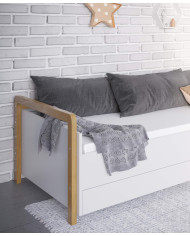 Łóżko-tapczan Victor biały z dębowymi dodatkami, z szufladą, stelażem, materacem-2