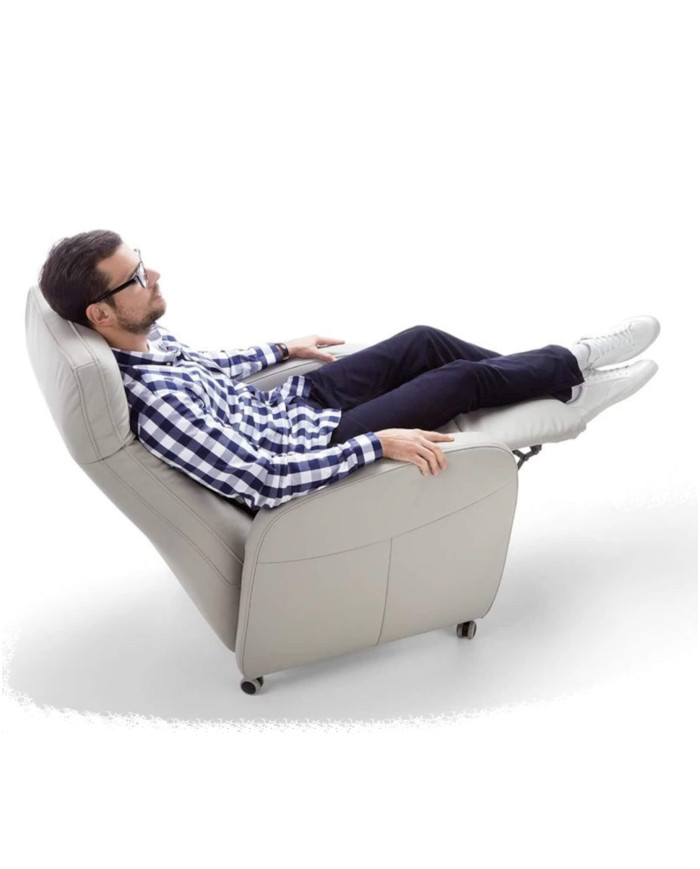 Fotel Tom, funkcja relaks, regulowane oparcie i podnóżek, na kółeczkach, Sweet Sit