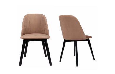 eleganckie krzesło z czarnymi drewnianymi nóżkami i miękkim siedziskiem i oparciem