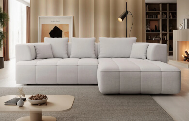 naroznik w jasnej tkaninie z funkcją wysuwanego elektrycznie siedziska, naroznik typ L do salonu, elegancko przeszywane siedzisko