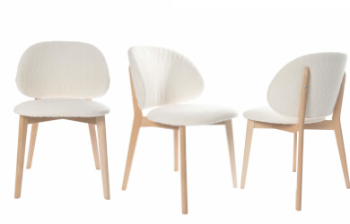 krzesła tapicerowane z zaoblonym siedziskiem i oparciem, stelaż bukowy